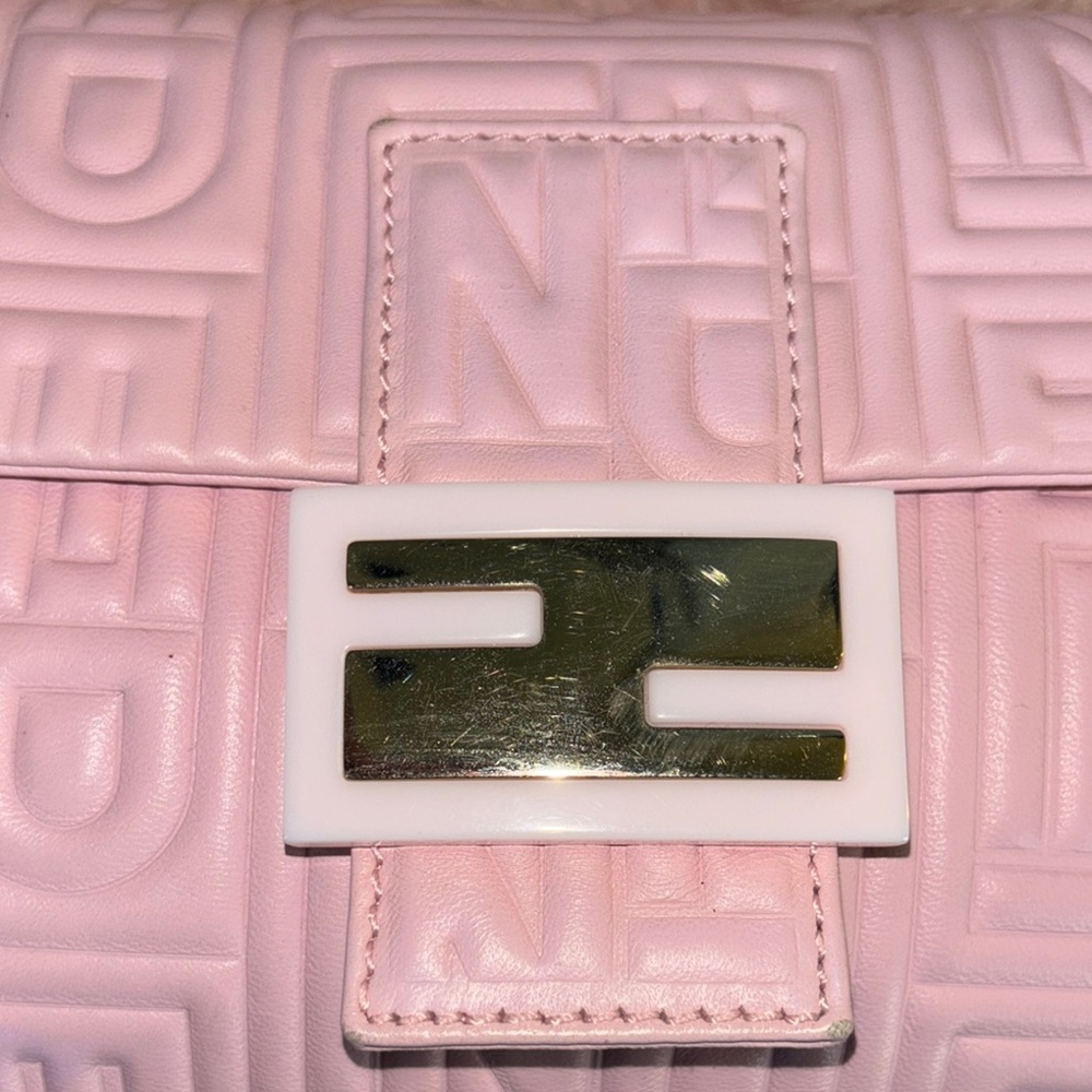 Fendi Logo Embossed Nappa Pink Leather Baguette - Picture 4 of 17